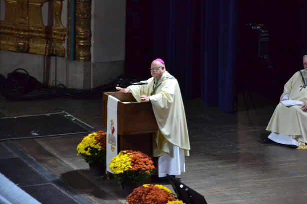 Padua Students Attend Jubilee of Hope Mass with Bishop Edward Malesic