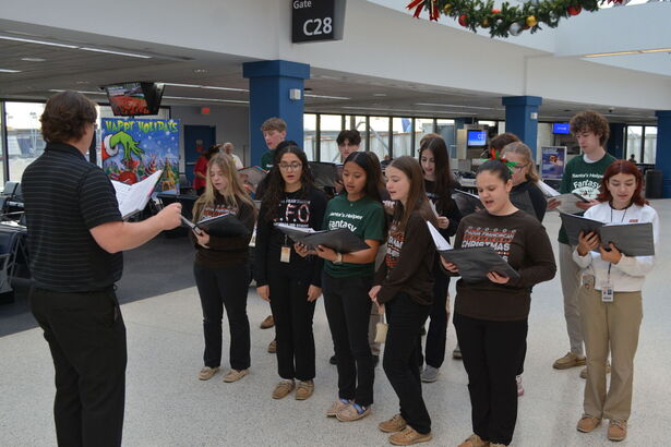 Padua singers perform at 2025 United Airlines Fantasy Flight