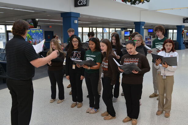 Padua singers perform at 2025 United Airlines Fantasy Flight