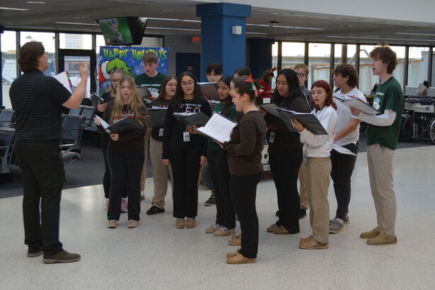 Padua singers perform at 2025 United Airlines Fantasy Flight
