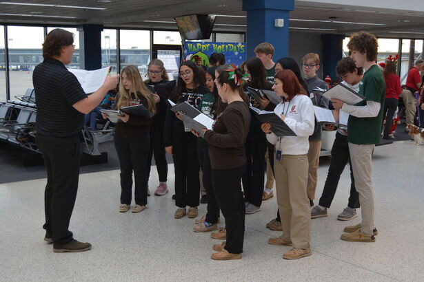 Padua singers perform at 2025 United Airlines Fantasy Flight