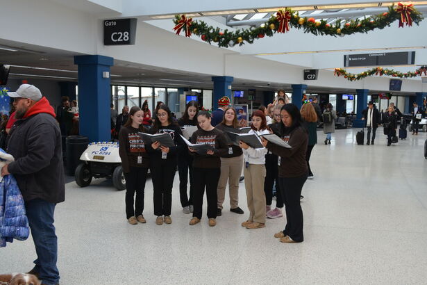 Padua singers perform at 2025 United Airlines Fantasy Flight
