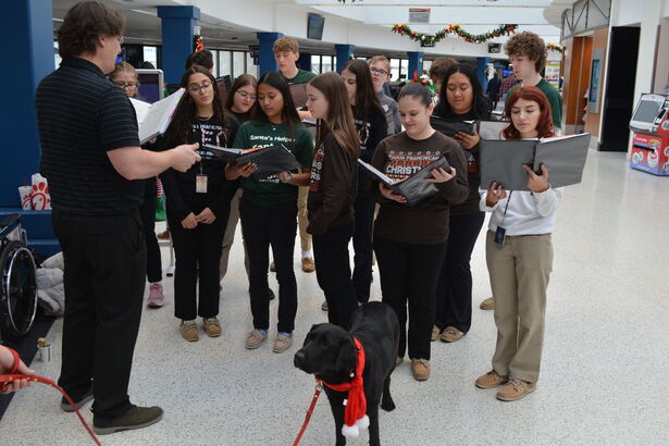 Padua singers perform at 2025 United Airlines Fantasy Flight