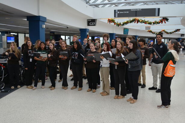 Padua singers perform at 2025 United Airlines Fantasy Flight