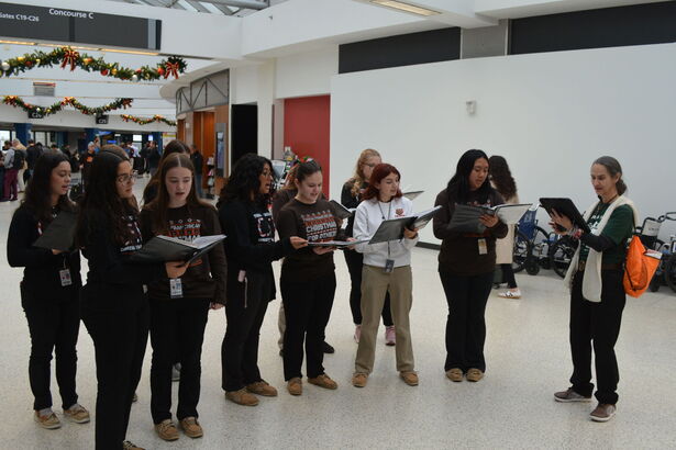 Padua singers perform at 2025 United Airlines Fantasy Flight