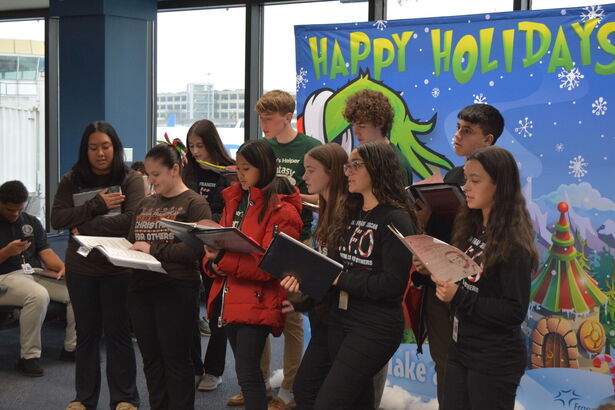 Padua singers perform at 2025 United Airlines Fantasy Flight
