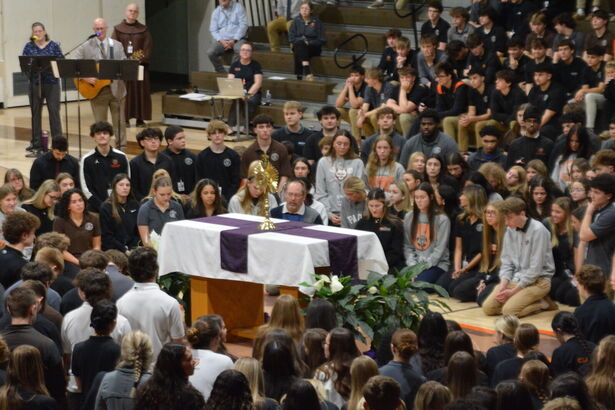 Padua Celebrates Prayer Service for Peace