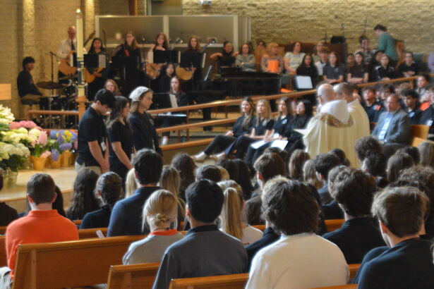 Padua Celebrates Easter 2026 Mass