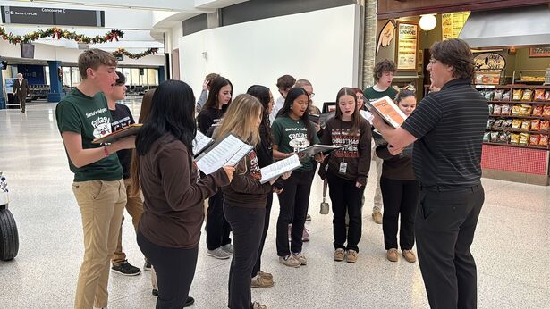 Padua singers perform at 2025 United Airlines Fantasy Flight