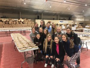 Bruins Prepare Thanksgiving Meals for the Hungry